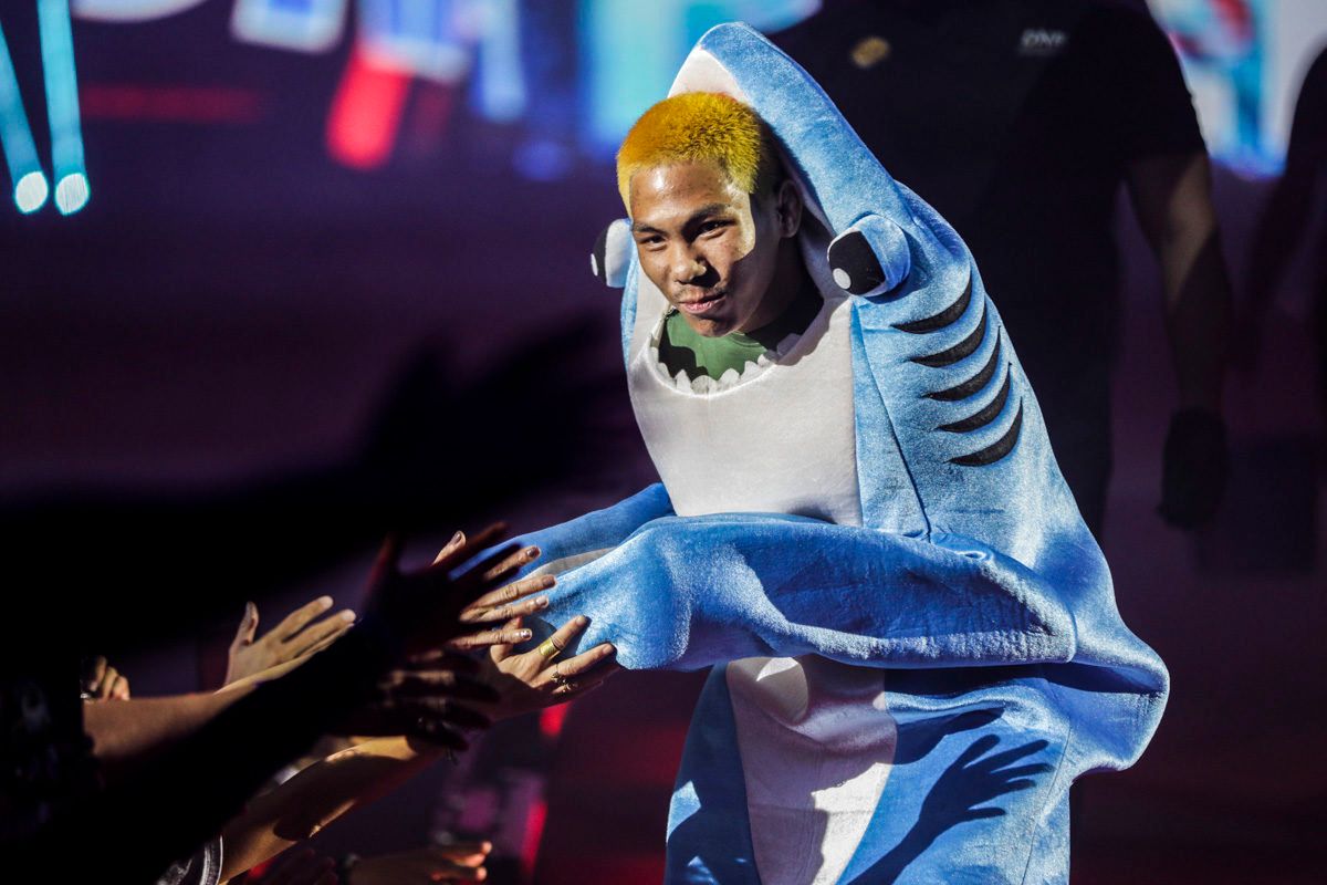 Petchdam Petchyindee Academy dresses as a shark during his arena entrance
