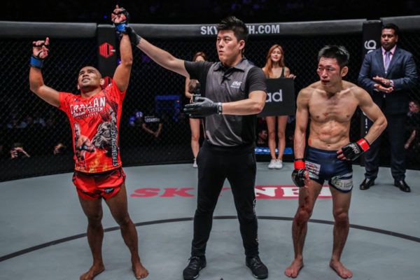 Rene Catalan defeats Yoshitaka Naito