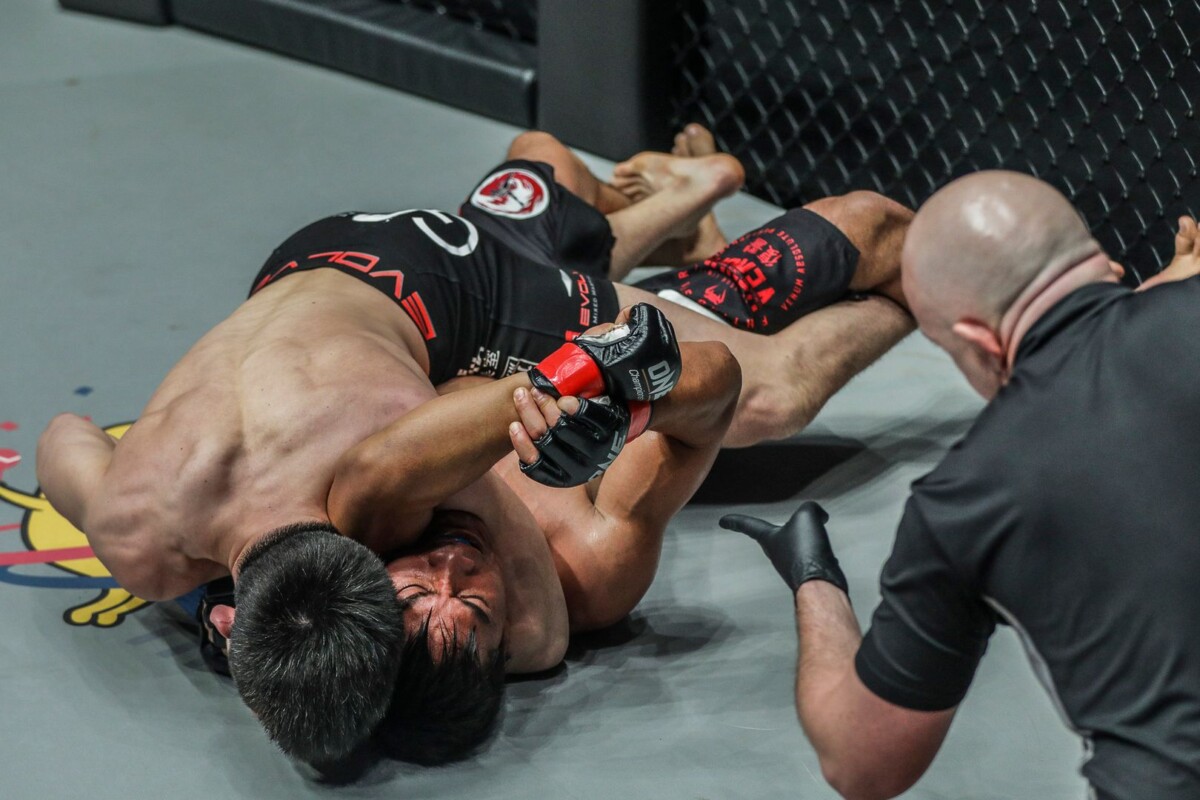 Shinya Aoki submits Eduard Folayang