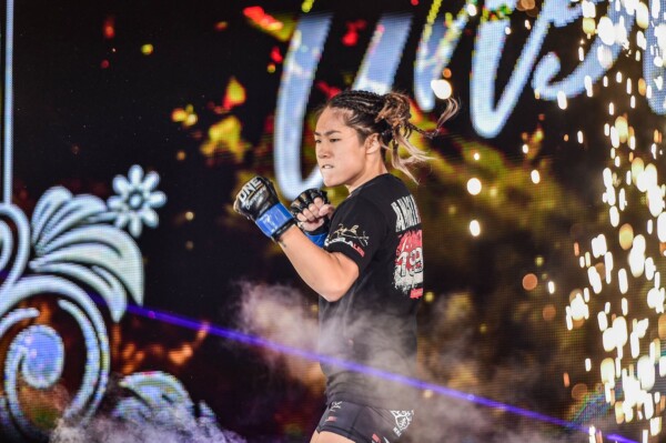 Angela Lee DSC_1555 600x399