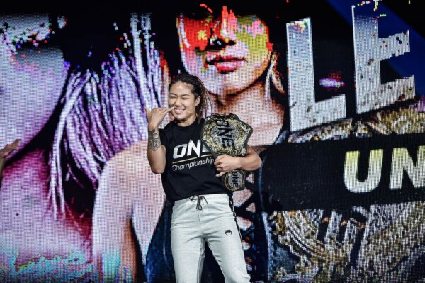 Angela Lee DSC_9320 600x399