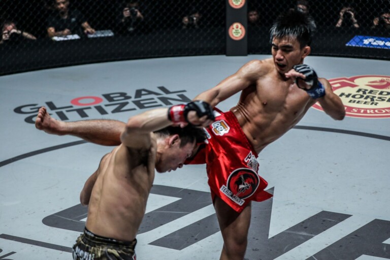 Joahua Pacio knocks out Yosuke Saruta with a knee