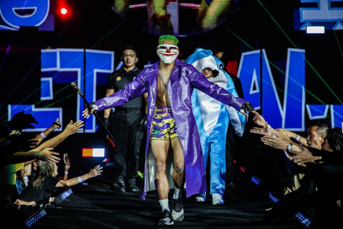 Petchdamn Petchyindee Academy as the Joker