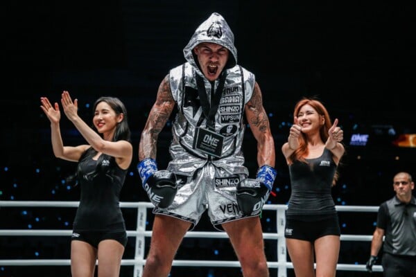 Samy Sana defeats Yodsanklai IWE Fairtex by unanimous decision at ONE: ENTER THE DRAGON in the ONE Super Series Featherweight Kickboxing World Grand Prix quarterfinals