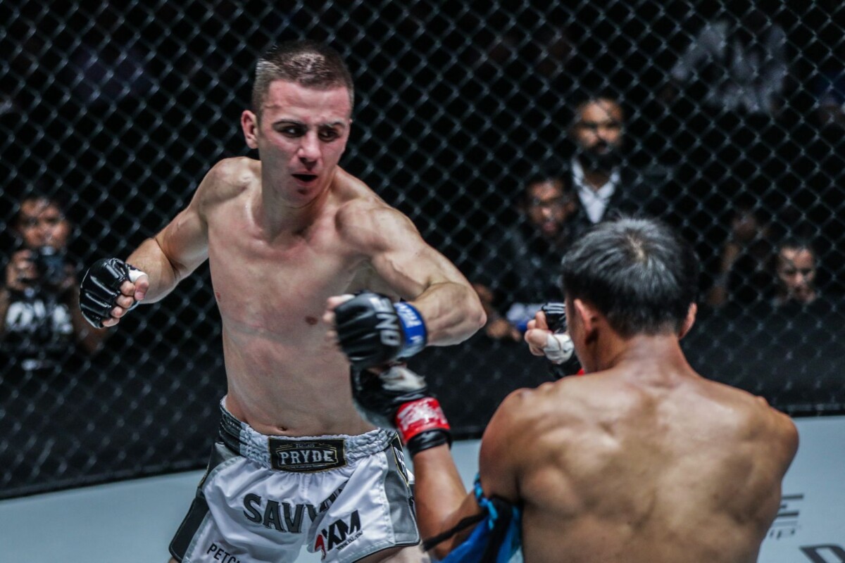 Savvas Michael defeats Singtongnoi