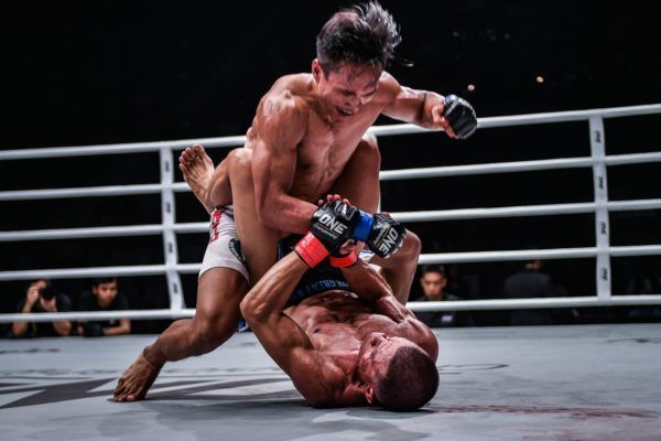 Indonesian MMA fighter Sunoto unleashes his ground-and-pound