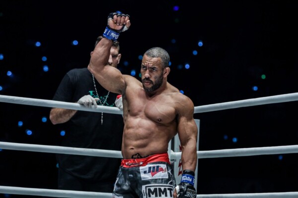 Gilberto Galvao DC 7748 600x400
