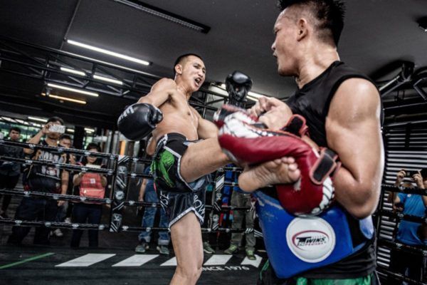 Thailand's Petchmorakot Petchyindee Academy kicks the pads