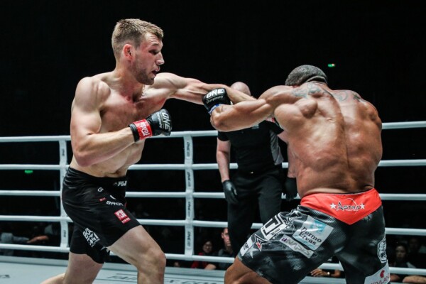 Reinier De Ridder defeats Gilberto Galvao
