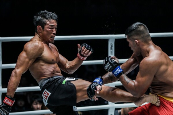 Japanese-South Korean legend Yoshihiro Akiyama kicks Agilan Thani