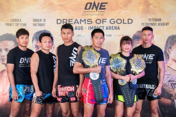 Dreams Of Gold Bangkok open workout Bangpleenoi Petchdam Petchyindee Academy Muangthai PK.Saenchaimuaythaigym Lerdsila Puket Top Team Stamp Fairtex Jo Nattawut TE5_1461 600x400