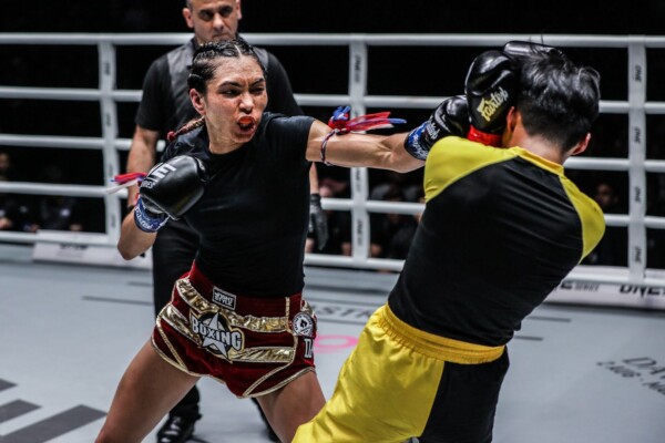 American Muay Thai sensation Janet Todd breaks through Chuang Kai Ting's guard