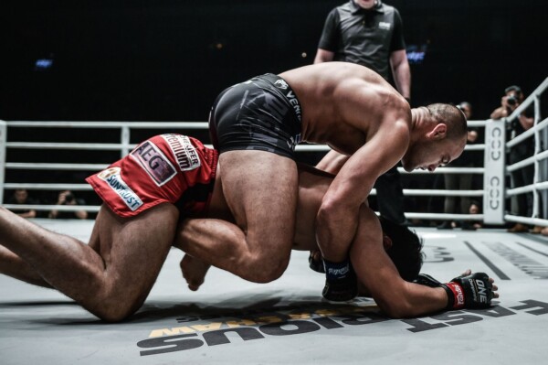 Eddie Alvarez takes Eduard Folayang's back and puts both hooks in