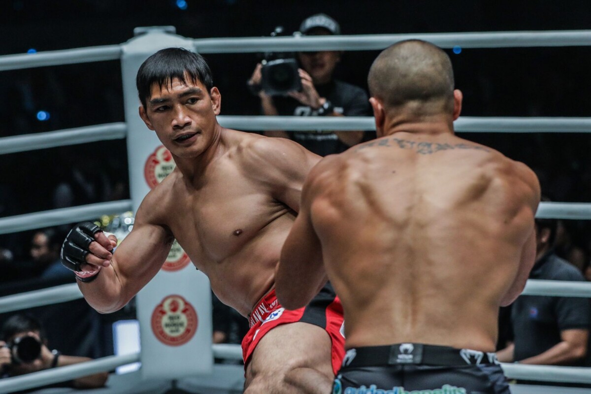 MMA fighter Eduard Folayang looks to kick Eddie Alvarez