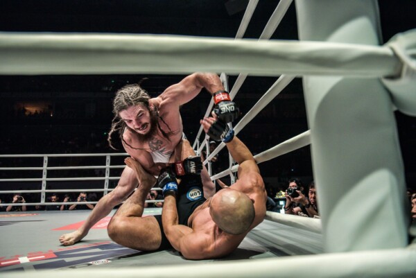 James Nakashima looks to drop a clean punch on Yushin Okami in Manila