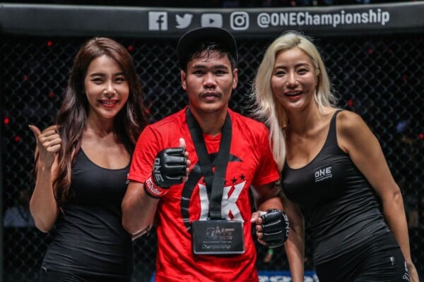 Muangthai PK.Saenchaimuaythaigym ONE DREAMS OF GOLD ADUX IMG_8078 600x400