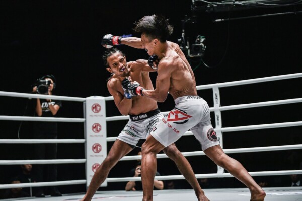Muhammad Aiman betas Sunoto to the punch at ONE: DAWN OF HEROES.