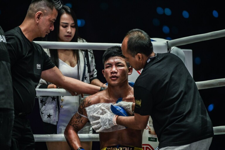 Rodtang Jitmuangnon takes advice in the corner between rounds at ONE: DAWN OF HEROES.