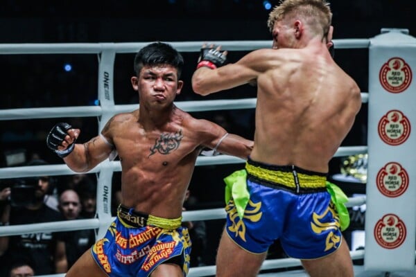 Rodtang Jitmuangnon throws his left hook to the body at ONE: DAWN OF HEROES.