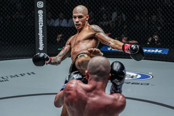 Samy Sana defeats Dzhabar Askerov in the ONE Featherweight Kickboxing World Grand Prix semifinals