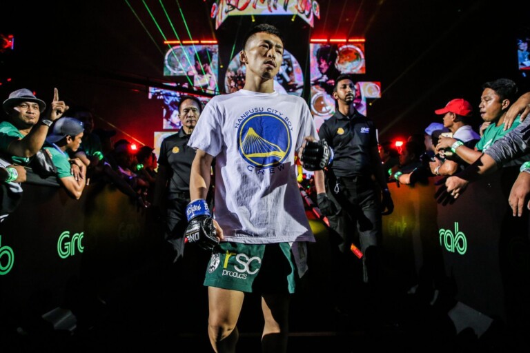 Japanese martial arts star Tatsumitsu Wada enters the Mall Of Asia Arena in Manila