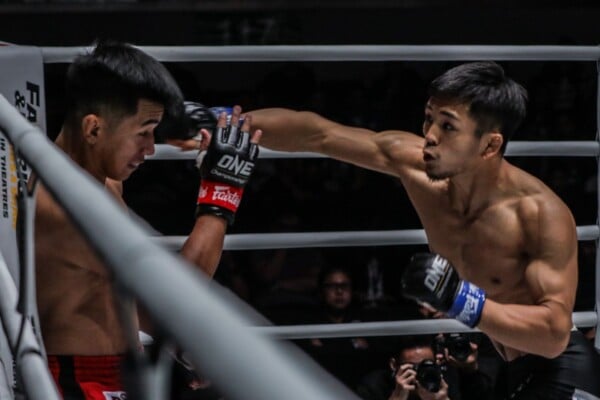 Japan's Yuya Wakamatsu backs Filipino hero Geje Eustaquio against the ropes with a left cross