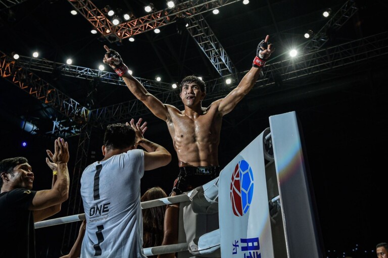 Nguyen Tran Duy Nhat celebrates his win against Azwan Che Wil at ONE IMMORTAL TRIUMPH
