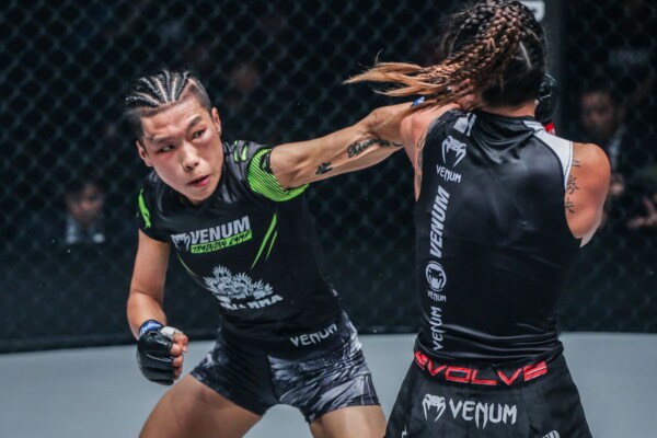 Angela Lee defeats Xiong Jing Nan at ONE CENTURY DC DUX_2174 600x400