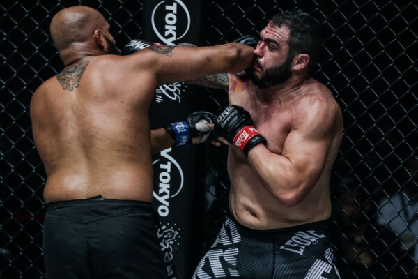 Arjan Bhullar defeats Mauro Cerilli at ONE CENTURY DUX 1617 600x400