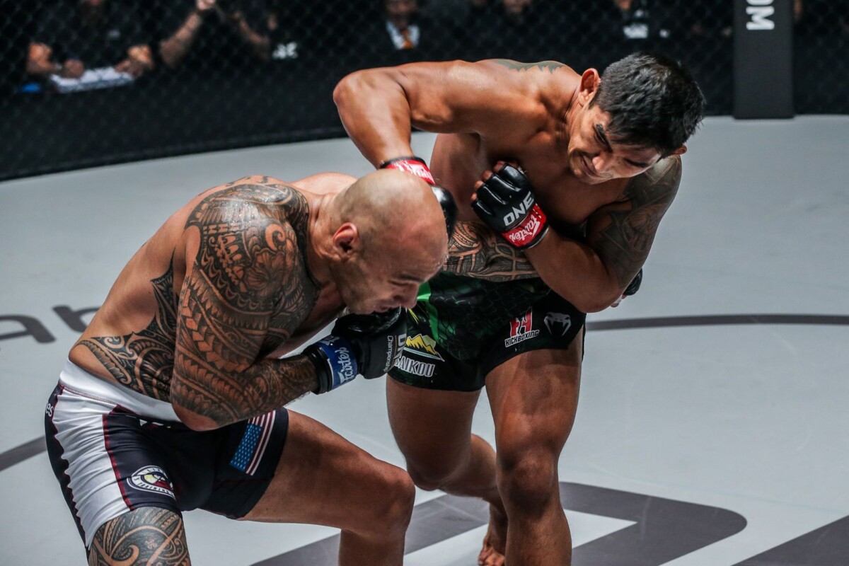 Aung La N Sang battles Brandon Vera at ONE: CENTURY