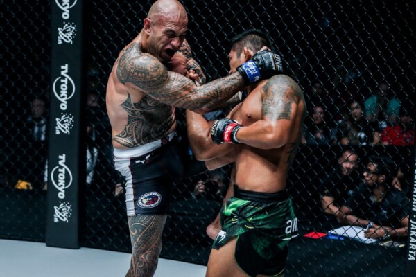 Aung La N Sang defeats Brandon Vera at ONE CENTURY DUX 2809 600x400