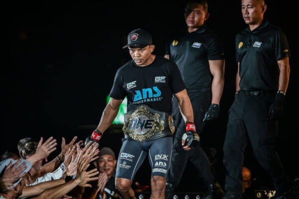 Bibiano Fernandes enters the Circle At ONE CENTURY PART II ASH_7495 600x399