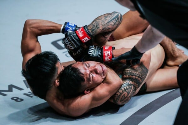 Elipitua Siregar defeats Egi Rozten at ONE DAWN OF VALOR DC DUX_0273 600x400
