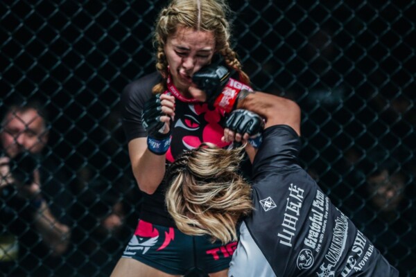 Itsuki Hirata defeats Rika Ishige at ONE CENTURY DC DUX_0510 600x400