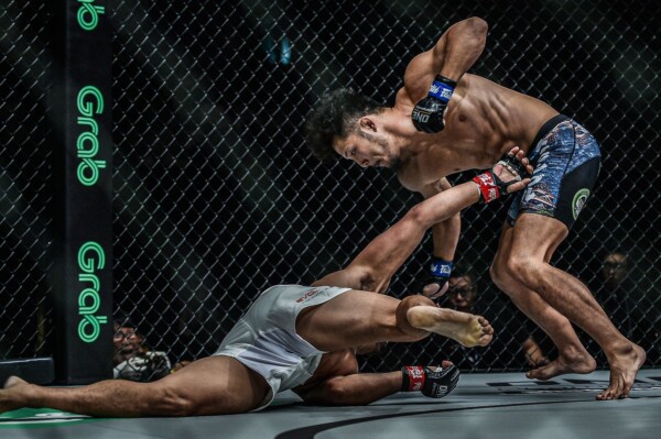 Kazuki Tokudome defeats Johnny Nunez at ONE DAWN OF VALOR DA D4X_8710 600x399