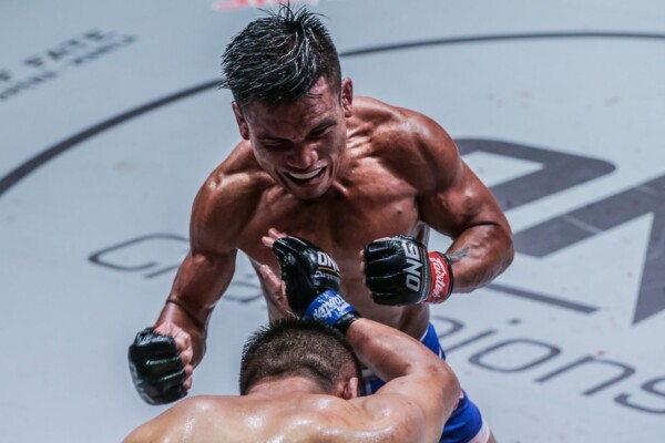Mark Fairtex Abelardo strikes down China's Ayideng Jumayi in Jakarta, Indonesia in October 2019