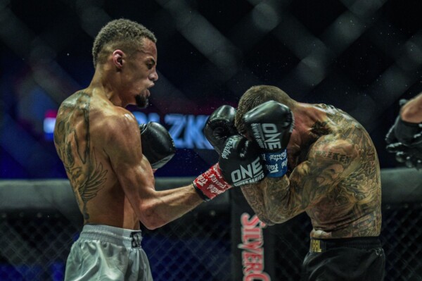 Regian Eersel defeats Nieky Holzken at ONE DAWN OF VALOR YK4_2473 600x399