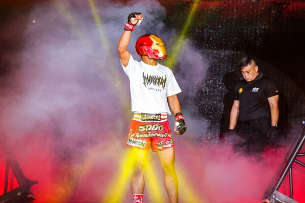 Rodtang Jitmuangnon walks to the Circle At ONE CENTURY PART II DUX 2060 600x400
