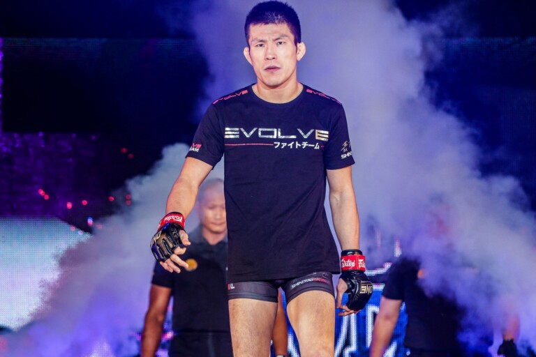 Shinya Aoki walks to the Circle at ONE CENTURY PART II DUX 2806 768x512