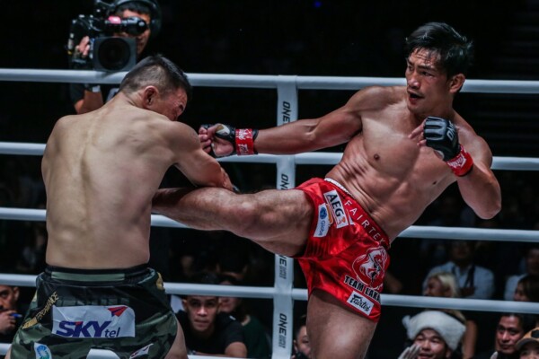 Eduard Folayang kicks Amarsanaa Tsogookhuu at ONE: MASTERS OF FATE