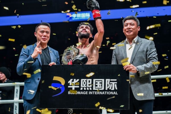 Ilias Ennahachi defeats Wang Wenfeng at ONE AGE OF DRAGONS