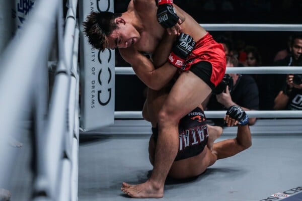 Joshua Pacio locks in a heel hook on Rene Catalan