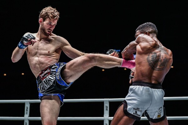 Liam Nolan defeats Brown Pinas at ONE EDGE OF GREATNESS ASH_3866 600x400