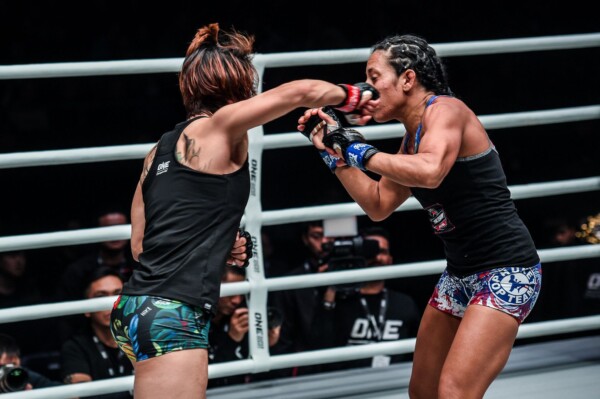 Meng Bo knocks out Laura Balin with one punch at ONE AGE OF DRAGONS