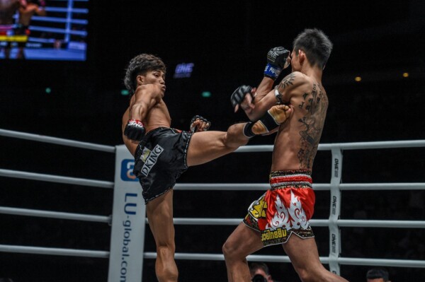 Nguyen Tran Duy Nhat defeats Yuta Watanabe at ONE EDGE OF GREATNESS YK4_9090 600x399