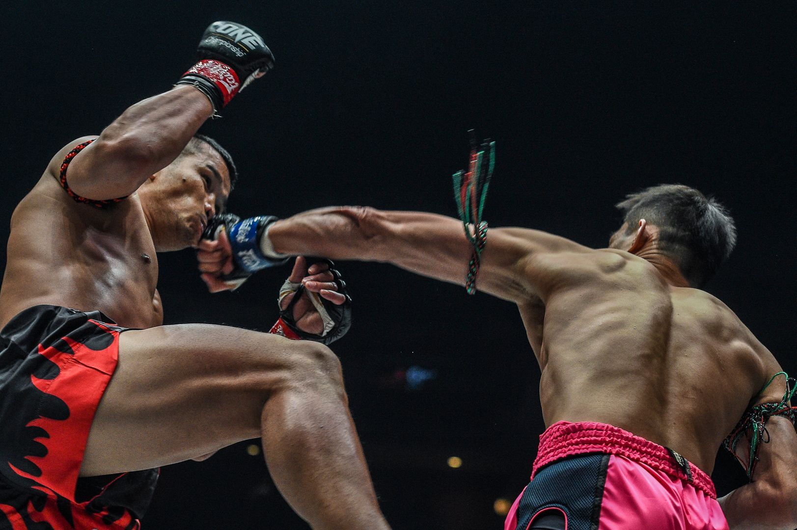 Nong O Gaiyanghadao VS Saemapetch Fairtex at ONE EDGE OF GREATNESS YK4_0506