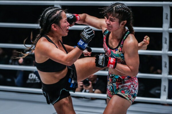 Stamp Fairtex lands a cross on Bi Nguyen