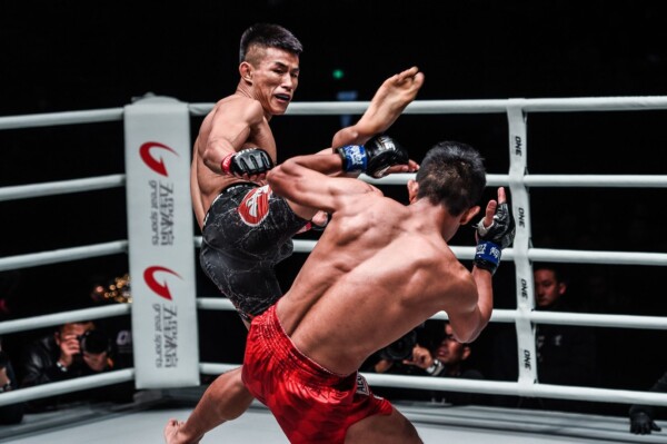 Tang Kai defeats Edward Kelly in China