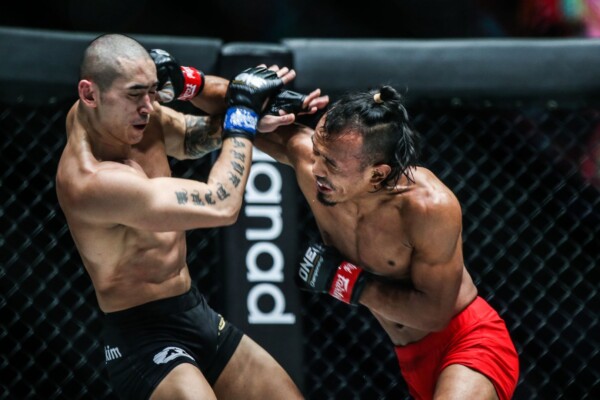 Myanmar's Tial Than sneaks in an overhand