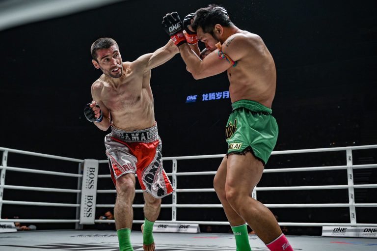 Jamal Yusupov defeats Yodsanklai IWE Fairtex